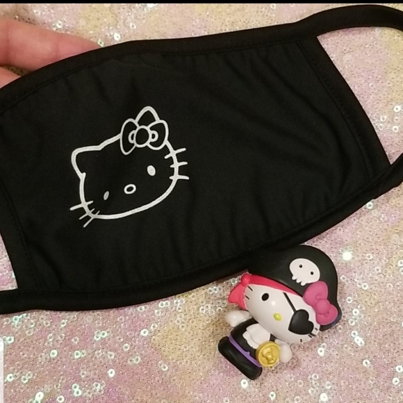 Hello Kitty Soft Face Mask - Picture 5 of 7